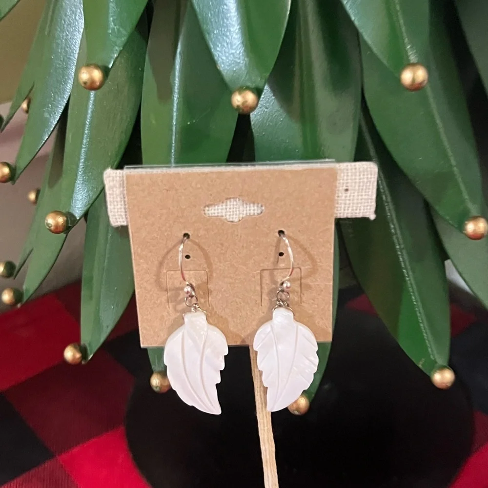 Lucky Brand White Leaf Earrings #Lucky2
